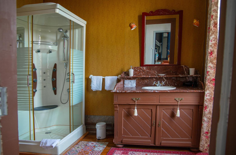 Bathroom 4, Chateau de Vitry-la-Ville, Marne