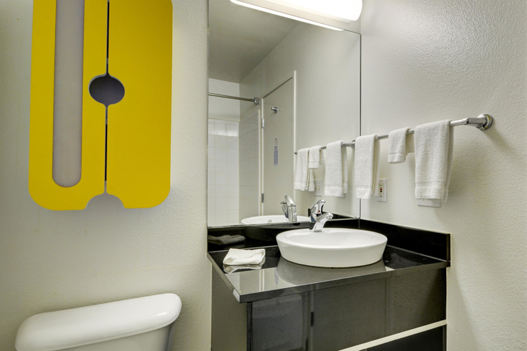 Bathroom 4, Studio 6 Mountlake Terrace, WA - Seattle, Snohomish