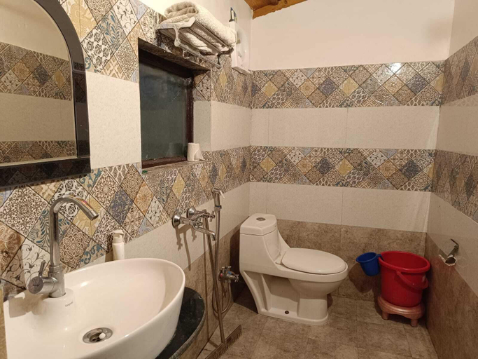 Bathroom, Madhuvan Cottage Home Stay, Nainital