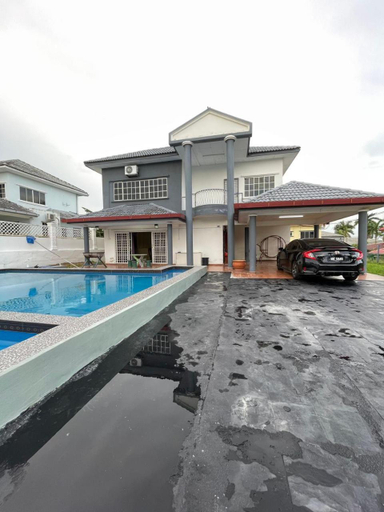 Swimming Pool 11