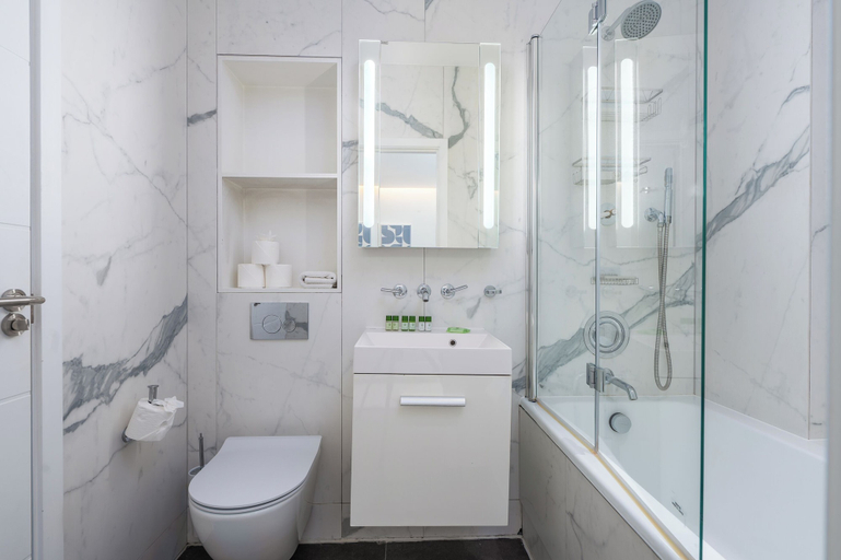 Bathroom 2, Vesto 1-Bed Apartment in King's Cross, London