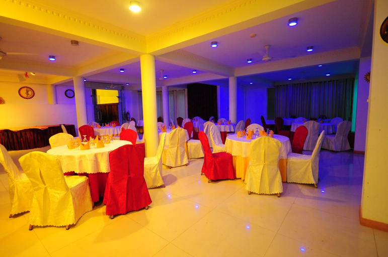 Food & Drinks 5, Hotel Sobana Lake Front, Sevanagala
