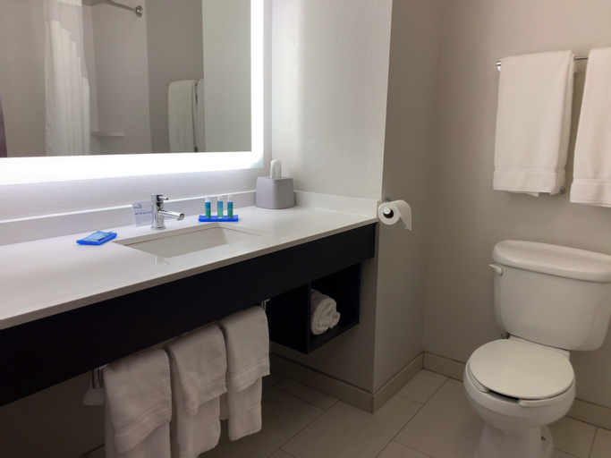 Bathroom 10