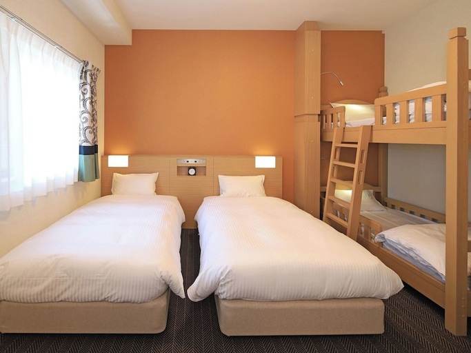 Bedroom 2, Nest & Rise Osaka Namba Hotel, Osaka