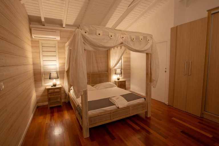 Others 5, Sunset Lodge, Bouillante