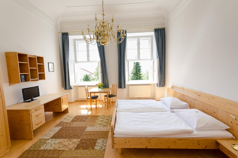 Bedroom, Schloss Gumpoldskirchen, Mödling