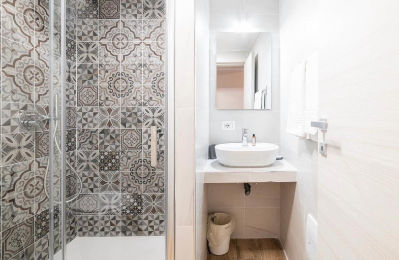 Shower 4, Relais Borbonico Apartment, Napoli
