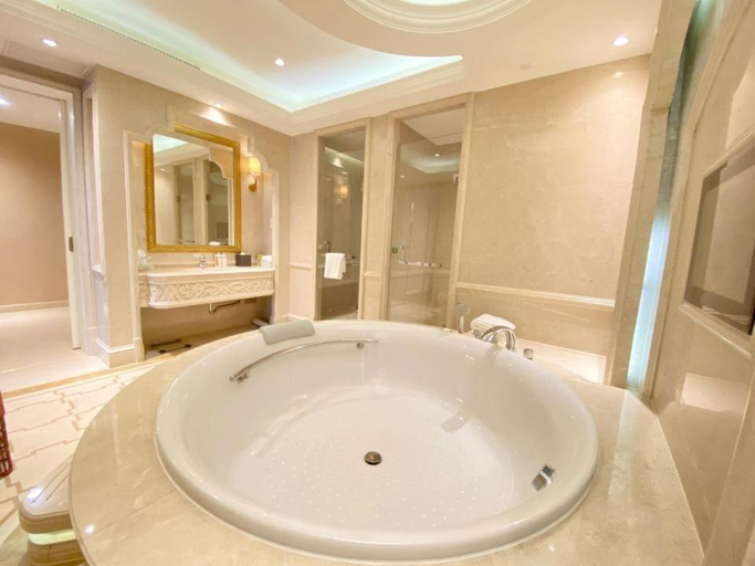 Bathroom 11