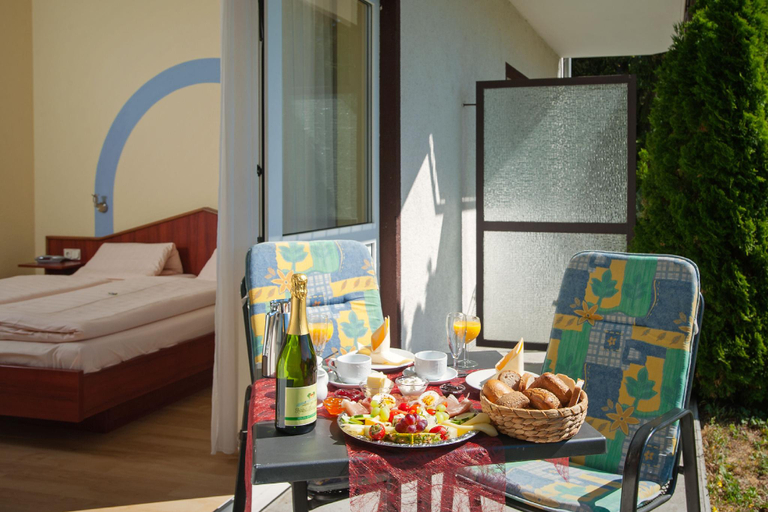 Food & Drinks 9