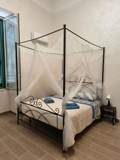 Others 4, Capuana House, Catania
