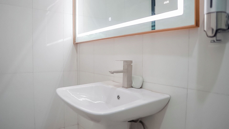 Bathroom 2, Pinewood Apartments, Egbedore