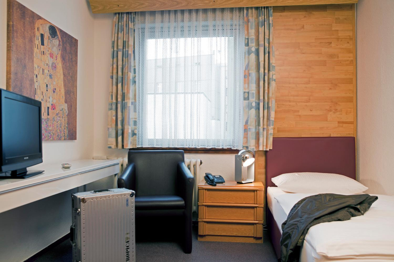 Bedroom 4, Hotel Erbprinzenhof, Karlsruhe