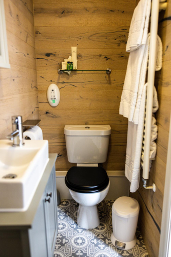 Bathroom 3, The Griffin Inn, Bath and North East Somerset