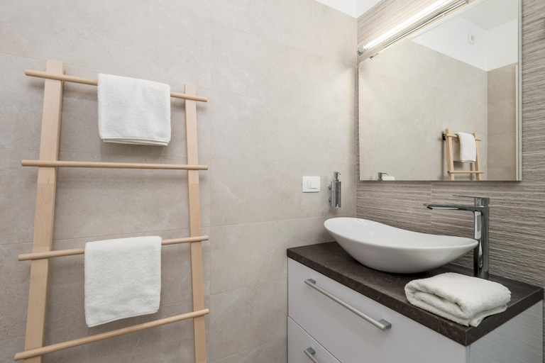 Bathroom 5, Srnec Apartments - Korzo, Rijeka