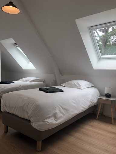 Bedroom 2, Sous Le Phare, Côtes-d'Armor