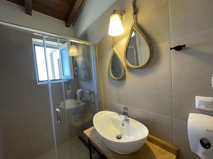 Bathroom 4, HARBOUR LIGHTS by Smaris Collection, Crete