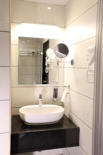 Bathroom 4, The White Pearl Suites, Whitefield, Bangalore