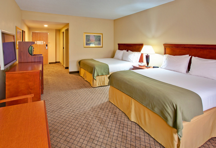 Holiday Inn Express & Suites GREENWOOD - Tap to explore photos
