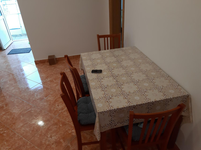 Others 2, Apartmani Josip, Ston