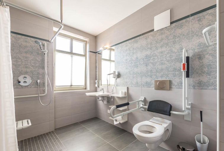 Bathroom 2, Schumanns Garten, Burgenlandkreis