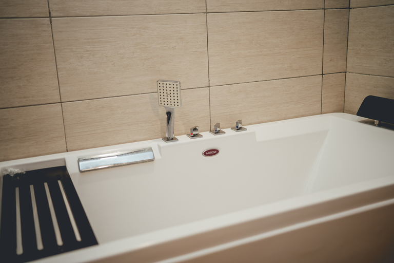Molek Little Joy Studio 4pax Bathtub with Balcony - Tap to explore photos