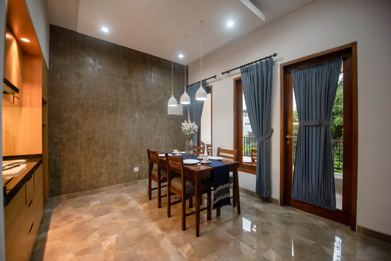 Dining Room 7