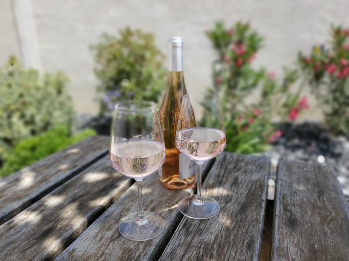 Food & Drinks, 'Au Coeur des Vignes' - private apartment & garden, Hérault