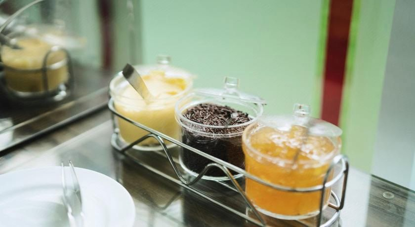 Food & Drinks 18