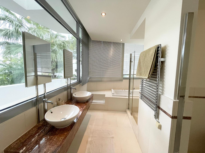 4, Modern villa in gated complex Sierra Blanca Marbella, Málaga