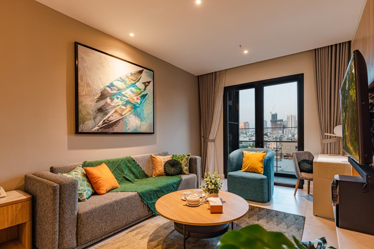 Others 3, Luxury 2 or 3BR Apartment in Dist 1 n Pool, gym, airport pickup, District 1