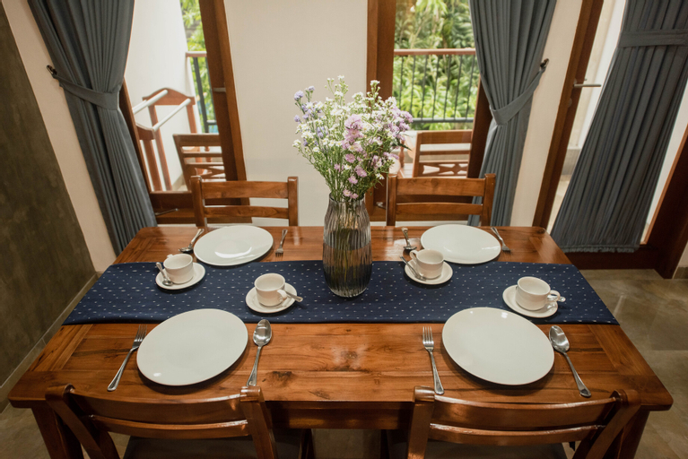 Dining Room 12