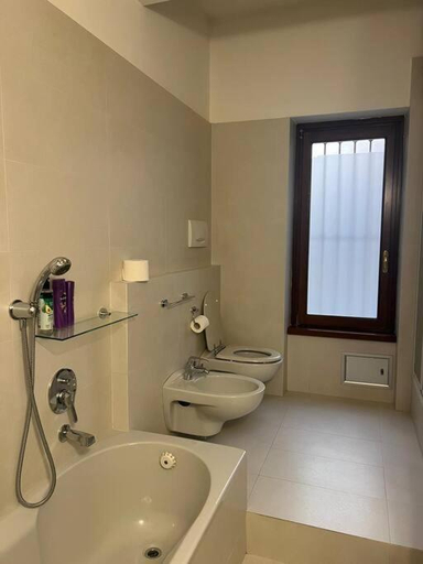 Bathroom 10