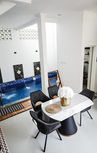 Dining Room 8