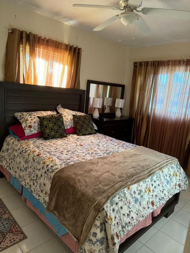 Bedroom 3, Queen Anne's Apartments