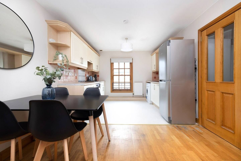 Others 5, Bright&Cosy Flat near Scottish Gallery, Edinburgh