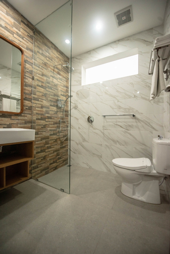 Bathroom 10
