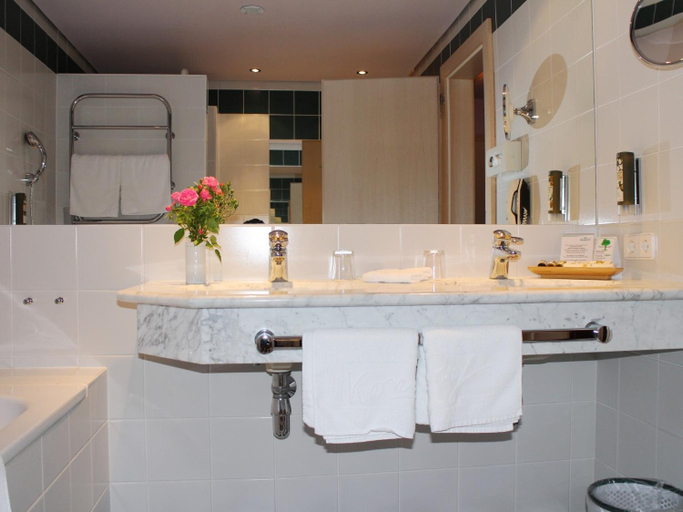 Bathroom 7