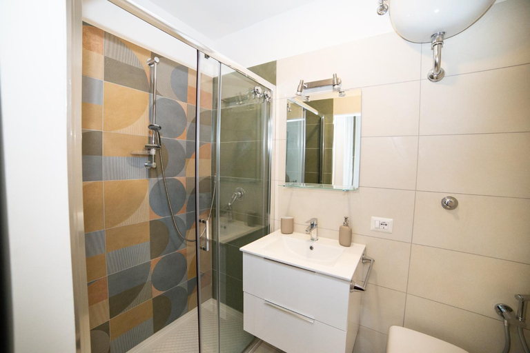 Others 4, B&B 4CELLA, Napoli