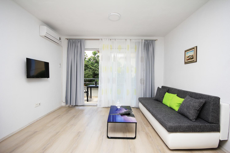 Others 2, Apartmani Lovre, Makarska