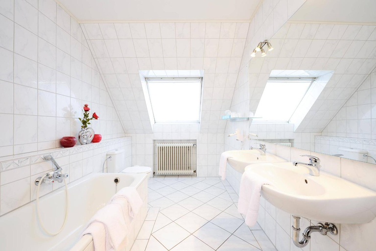 Bathroom 2, Hotel am Markt, Osnabrück
