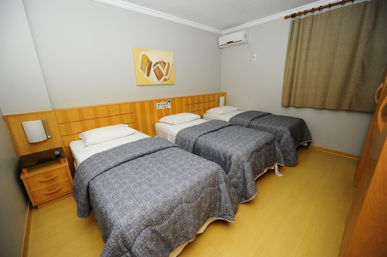 Others 4, Hotel Saint Louis, Barreiras
