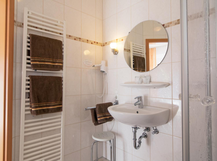 Bathroom 3, Hotel Restaurant Schute, Cloppenburg