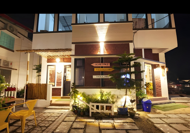 Exterior & Views