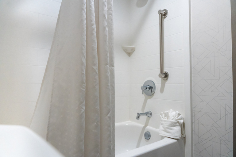 Bathroom 10