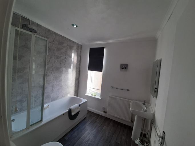 Bathroom 2, The Saxby Hotel, Lincolnshire