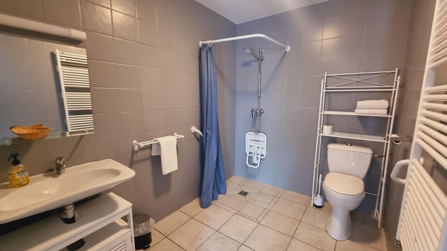 Bathroom 3, La Gare aux Anes, Aveyron