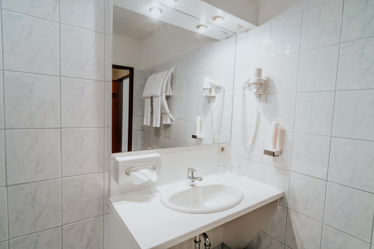 Bathroom 4, Hotel am Kapuzinerplatz, Murtal