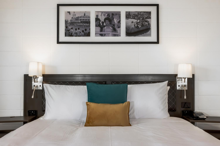 Bedroom, Capricorn Apartment Hotel, Rewa