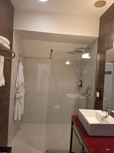 Bathroom 10