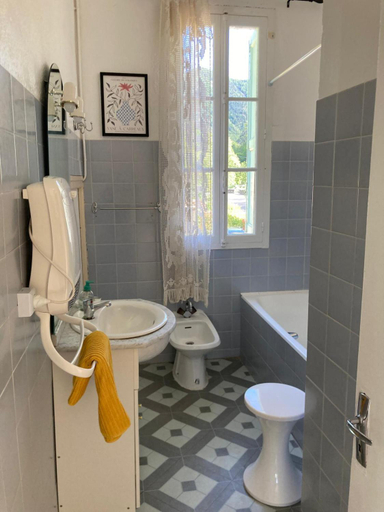 Bathroom 3, Casa Bauxells, Pyrénées-Orientales